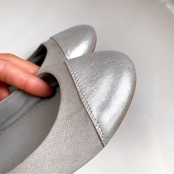 🍂 FESTIVE GREY SILVER TRIM ROUND TOE FLATS! - Picture 3 of 14